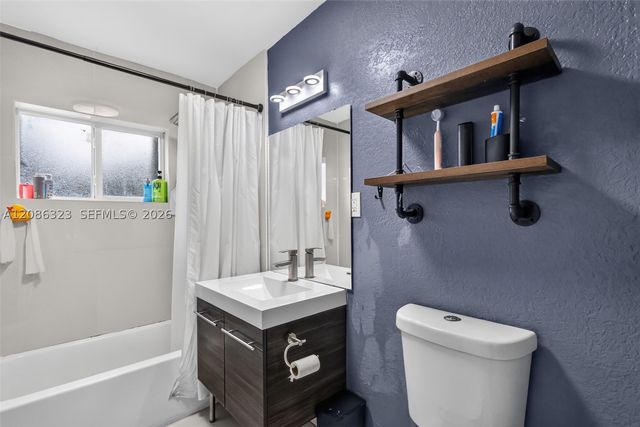 5317 NE 5th Ave, Oakland Park, FL 33334