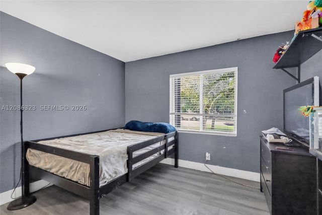 5317 NE 5th Ave, Oakland Park, FL 33334
