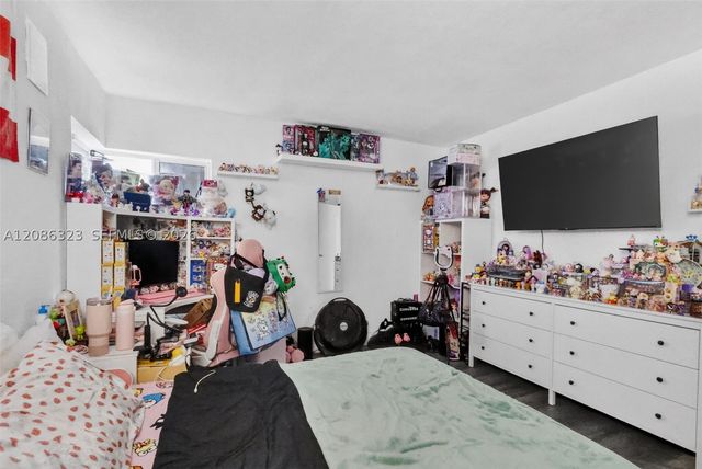 5317 NE 5th Ave, Oakland Park, FL 33334