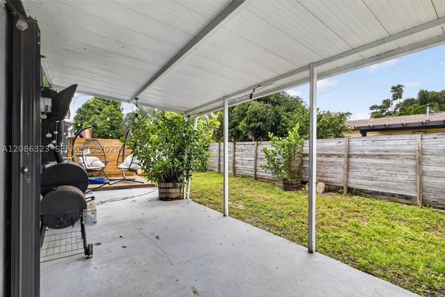5317 NE 5th Ave, Oakland Park, FL 33334