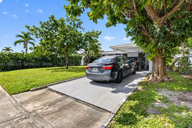 5317 NE 5th Ave, Oakland Park, FL 33334