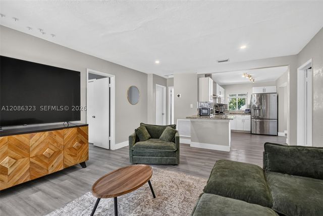 5317 NE 5th Ave, Oakland Park, FL 33334