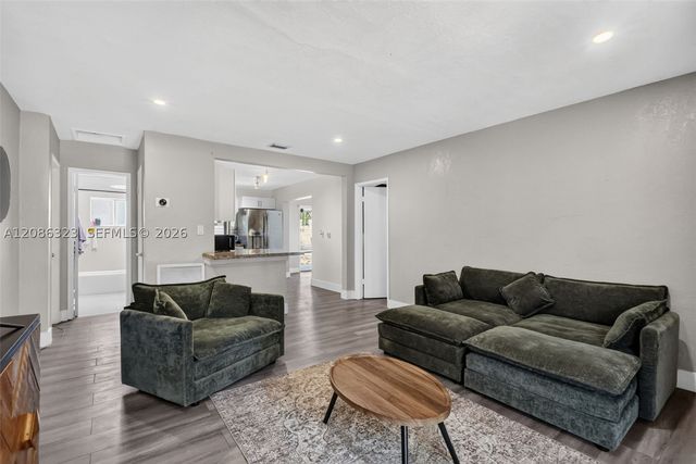 5317 NE 5th Ave, Oakland Park, FL 33334