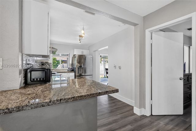 5317 NE 5th Ave, Oakland Park, FL 33334