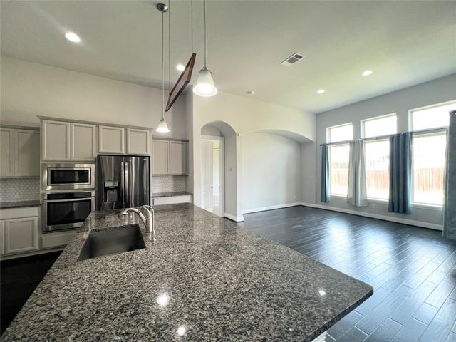 2700 Hudson LN, Leander, TX 78641