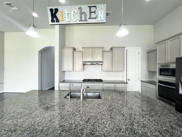 2700 Hudson LN, Leander, TX 78641