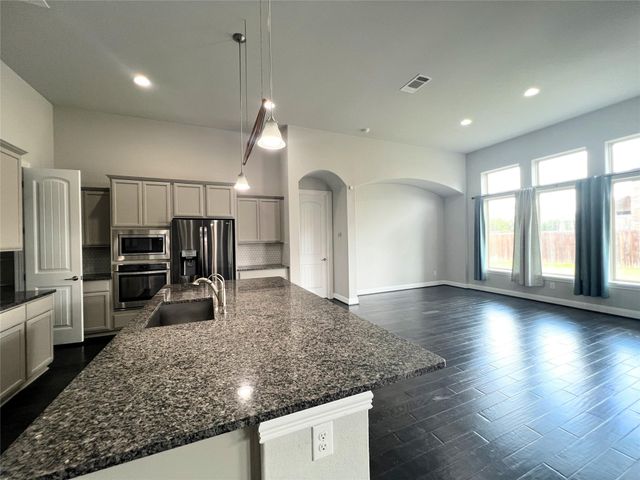 2700 Hudson LN, Leander, TX 78641