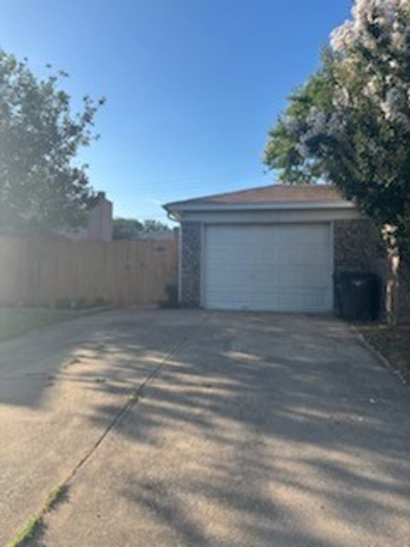 2805 Woodmont Trail, Fort Worth, TX 76133