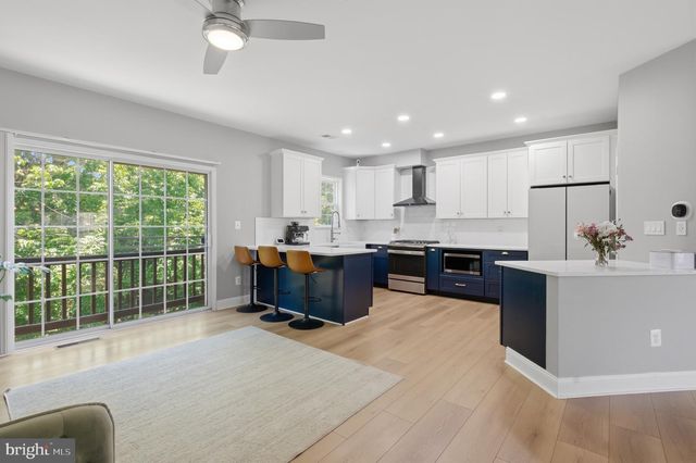 2078 CAPSTONE, Herndon, VA 20170