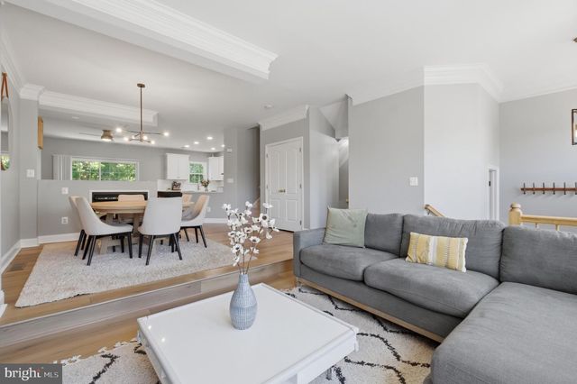 2078 CAPSTONE, Herndon, VA 20170