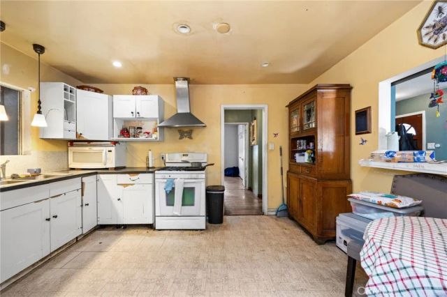 587 W Fernleaf, Pomona, CA 91766