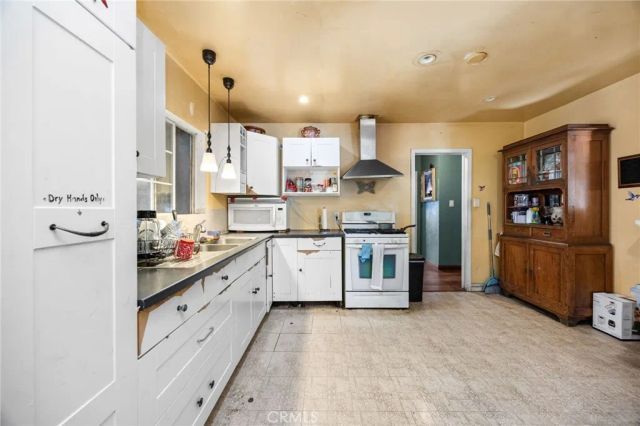 587 W Fernleaf, Pomona, CA 91766