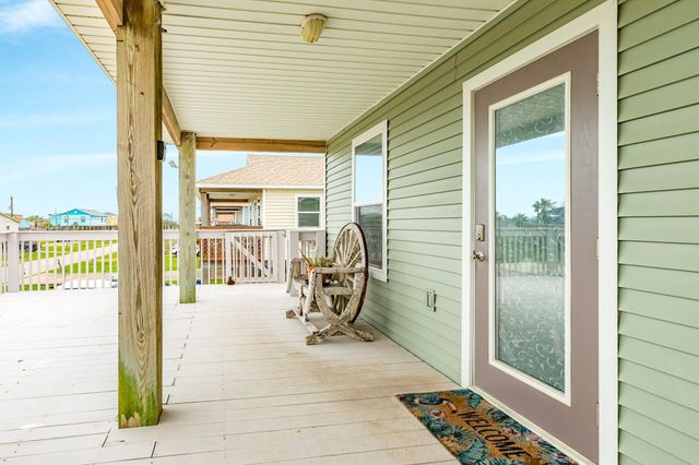 433 Seabean Street, Surfside Beach, TX 77541