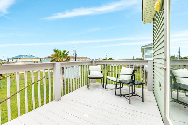 433 Seabean Street, Surfside Beach, TX 77541