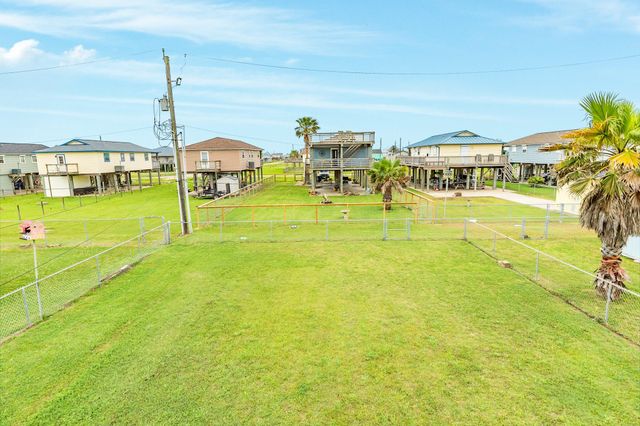 433 Seabean Street, Surfside Beach, TX 77541
