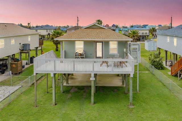 433 Seabean Street, Surfside Beach, TX 77541