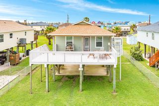 433 Seabean Street, Surfside Beach, TX 77541