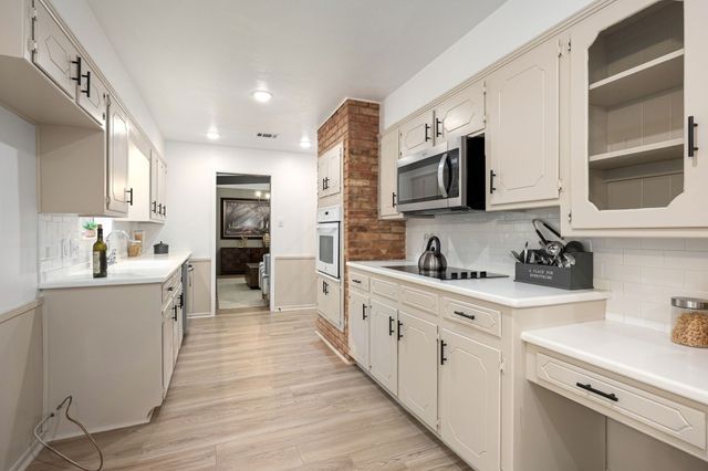 6305 Whitman Avenue, Fort Worth, TX 76133
