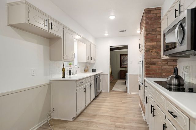6305 Whitman Avenue, Fort Worth, TX 76133