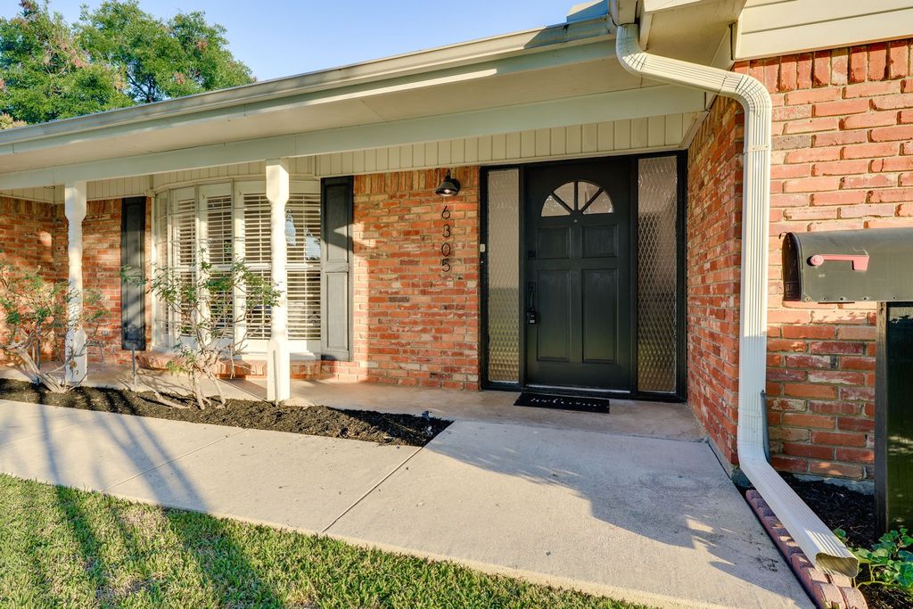 6305 Whitman Avenue, Fort Worth, TX 76133 — photo 2