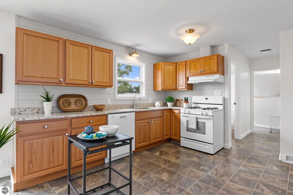 Image 6 of property listing at 3066 S M-37, Traverse City, MI 49685