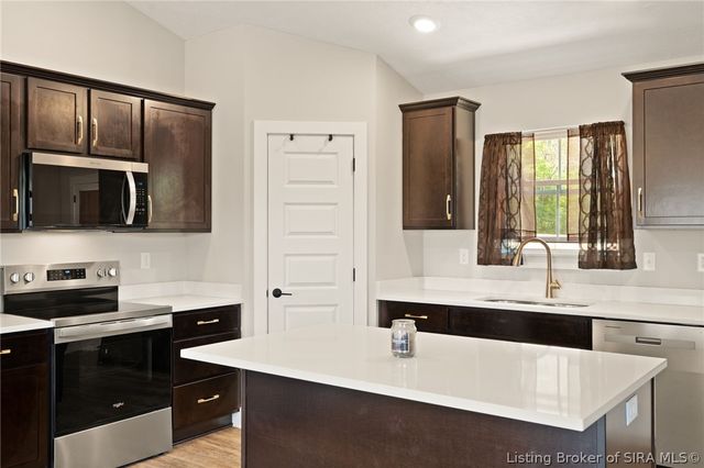 8008 Hudson Lane, Georgetown, IN 47122