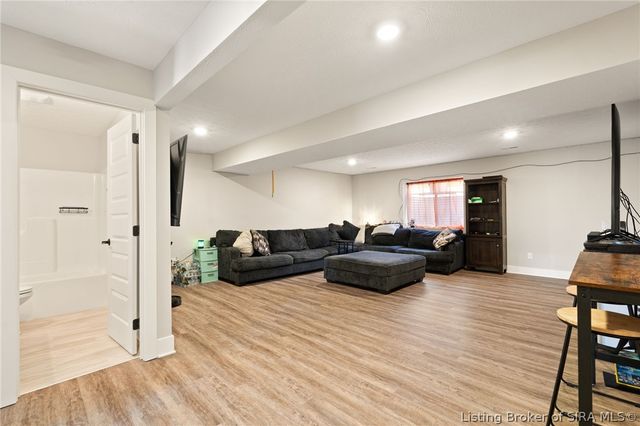8008 Hudson Lane, Georgetown, IN 47122