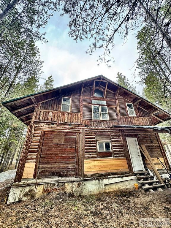 Image 5 of property listing at 4066 Yale Creek Road, Island Park, ID 83429