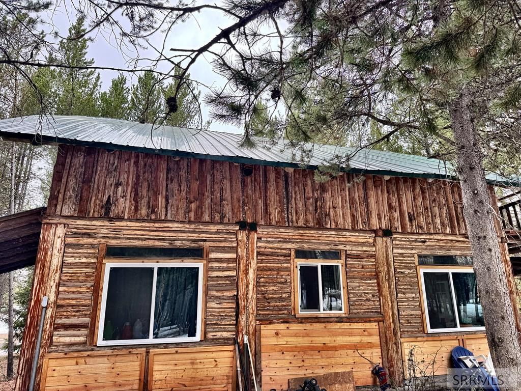 Image 6 of property listing at 4066 Yale Creek Road, Island Park, ID 83429