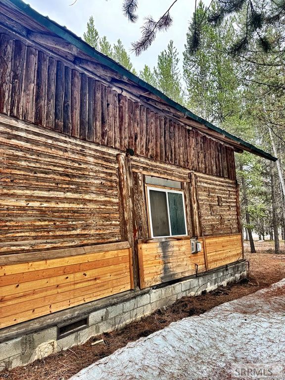 Image 7 of property listing at 4066 Yale Creek Road, Island Park, ID 83429