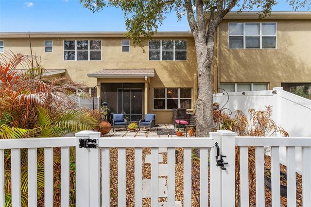 8103 STONE LEAF LANE, Tampa, FL 33647