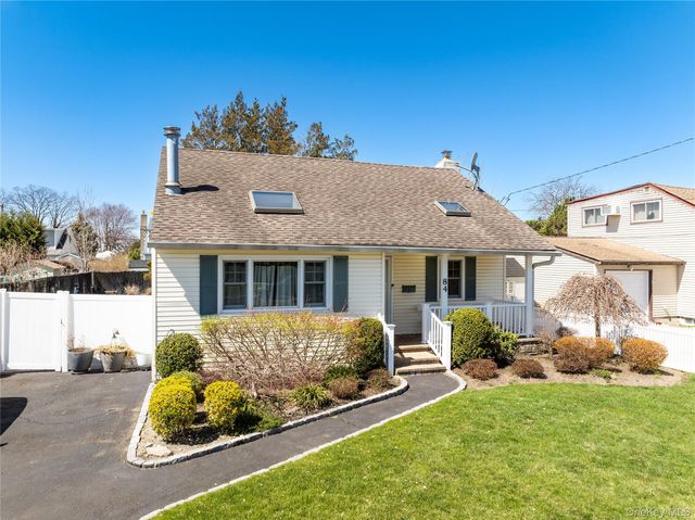 84 Rhoda Avenue, North Babylon, NY 11703