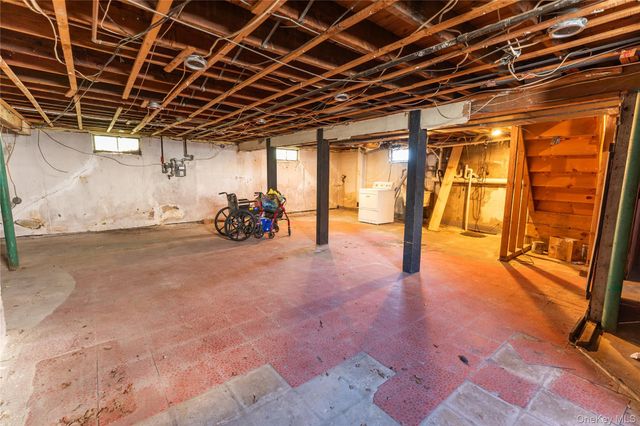 84 Rhoda Avenue, North Babylon, NY 11703