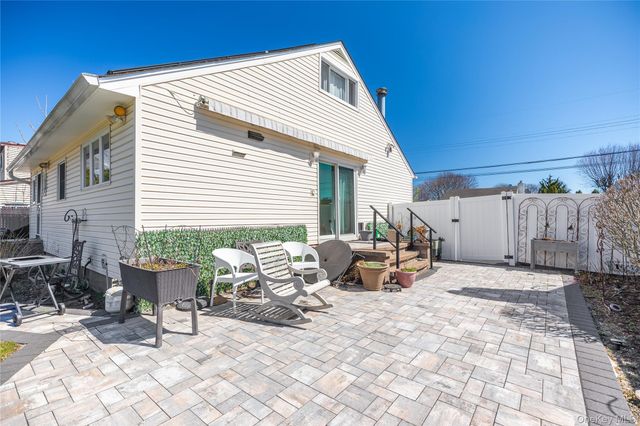 84 Rhoda Avenue, North Babylon, NY 11703