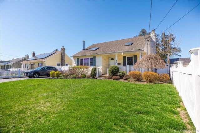 84 Rhoda Avenue, North Babylon, NY 11703