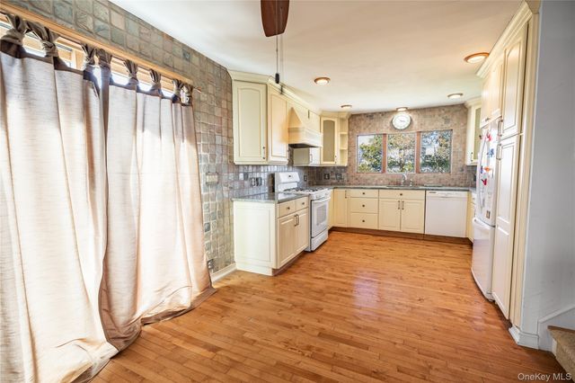 84 Rhoda Avenue, North Babylon, NY 11703