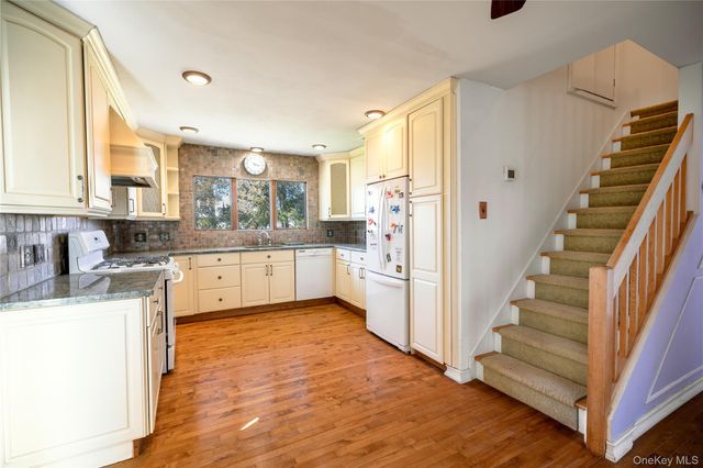 84 Rhoda Avenue, North Babylon, NY 11703