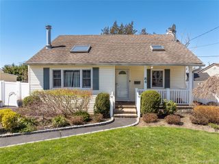 84 Rhoda Avenue, North Babylon, NY 11703