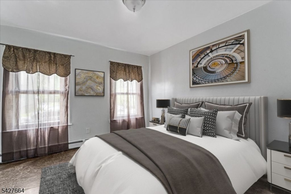 580 Hunterdon St, Newark City, NJ 07108 — photo 5