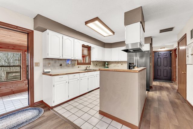 1541 S Wild Oaks Drive, Nixa, MO 65714