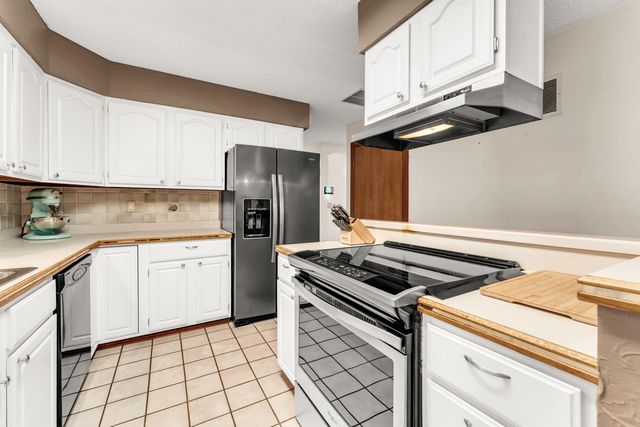 1541 S Wild Oaks Drive, Nixa, MO 65714