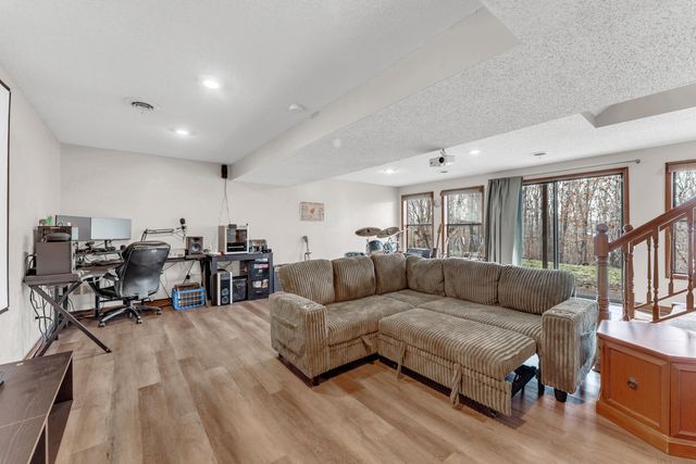 1541 S Wild Oaks Drive, Nixa, MO 65714