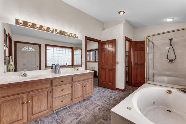 1541 S Wild Oaks Drive, Nixa, MO 65714