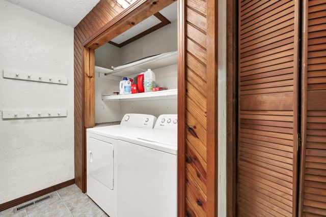 1541 S Wild Oaks Drive, Nixa, MO 65714