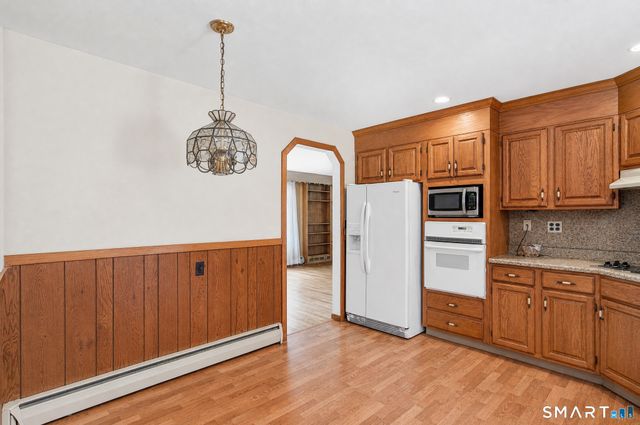 10 Horseshoe Drive, Danbury, CT 06811