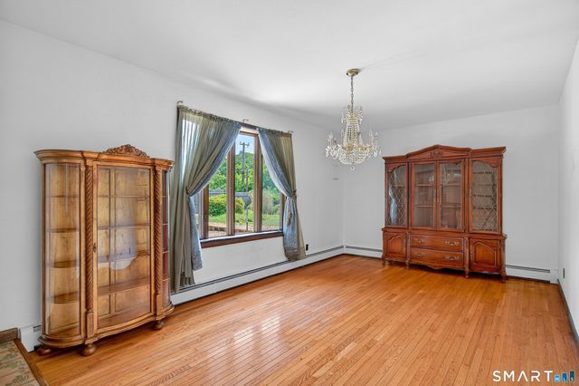 10 Horseshoe Drive, Danbury, CT 06811
