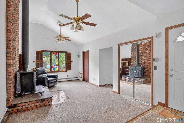 10 Horseshoe Drive, Danbury, CT 06811