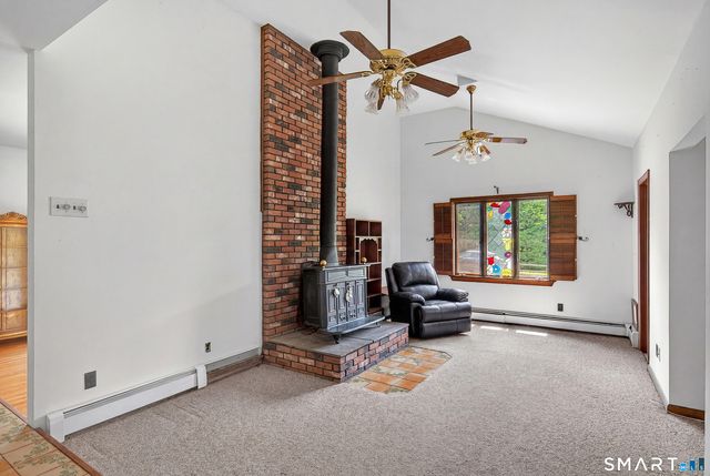 10 Horseshoe Drive, Danbury, CT 06811