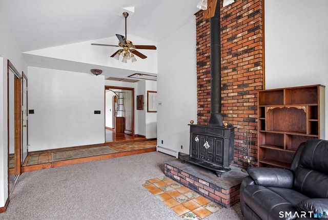 10 Horseshoe Drive, Danbury, CT 06811