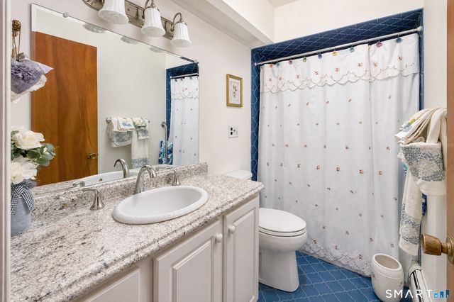 10 Horseshoe Drive, Danbury, CT 06811